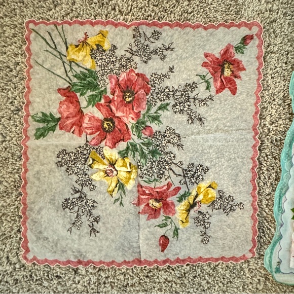 NWT (3) and NWOT (3) Vintage Ladies. Handkerchiefs Made in Japan and Philippines - Picture 12 of 14